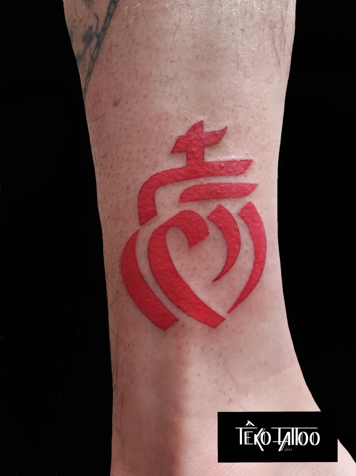 petites-pieces № 20 — tatouage par Léo, Têko Tattoo, Linas